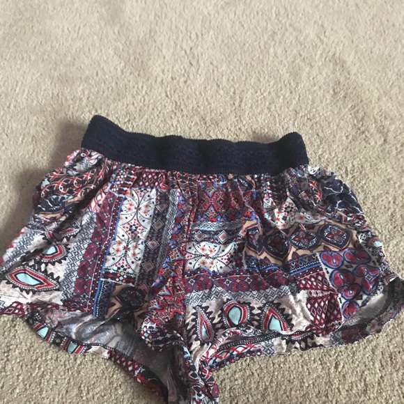 Flowery loose fitting shorts - Picture 1 of 1